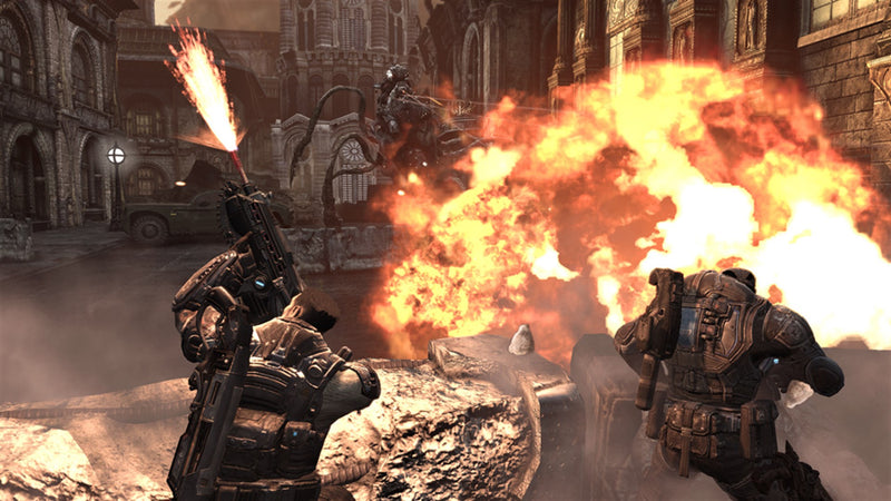 Soldats COG au combat dans une ville en ruines dans Gears of War 2 sur Xbox 360