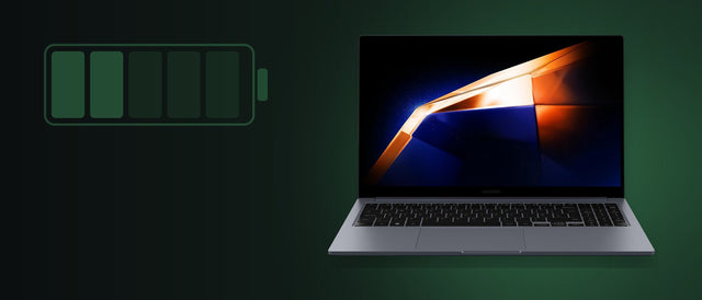 Changer la batterie d'un PC portable : jauge de batterie et PC portable Samsung Galaxy Book4 sur fond graphite et vert