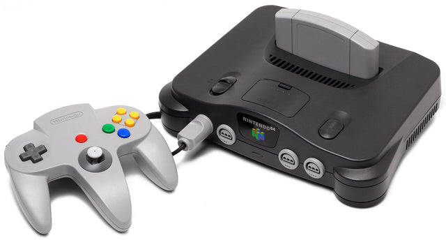 Console Nintendo 64 avec manette grise, photo Evan-Amos, domaine public (Wikimedia Commons)