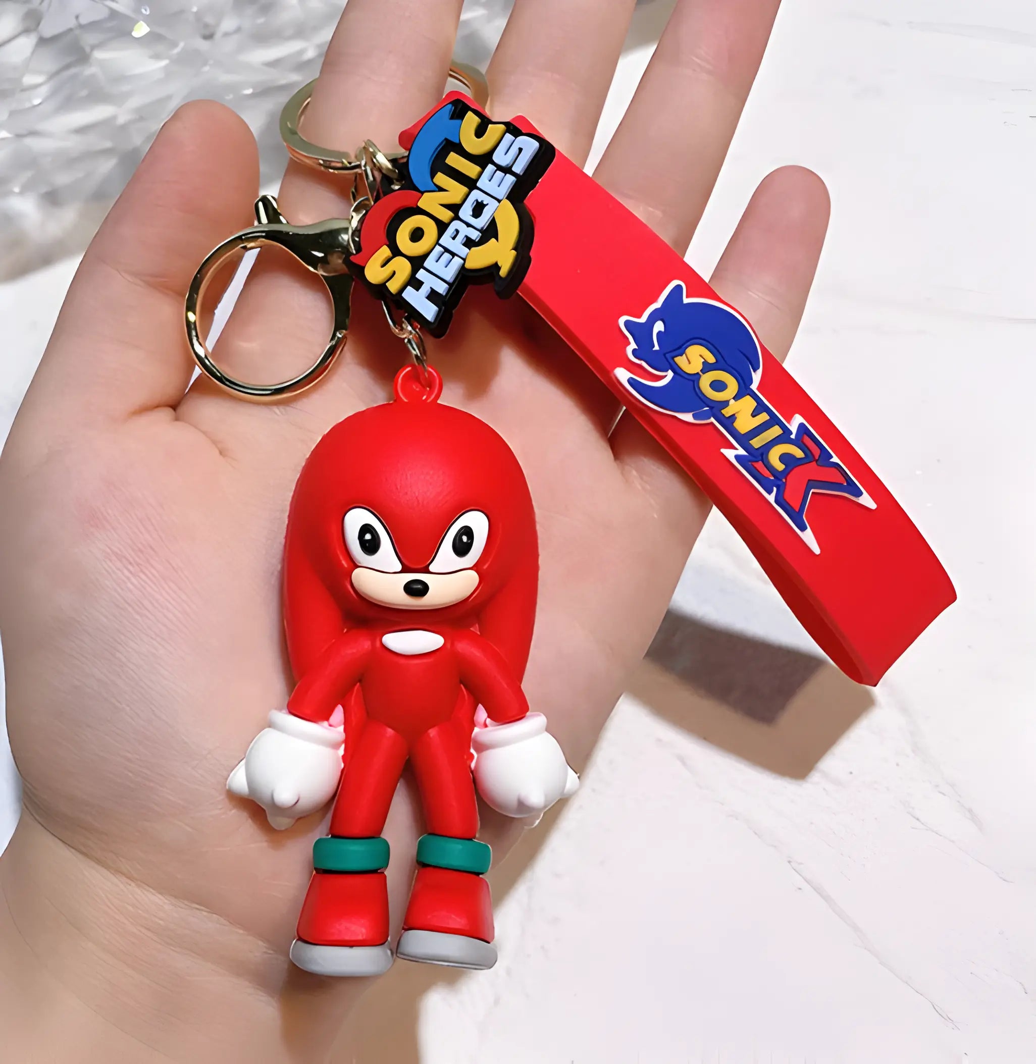 Porte-clés Red Knuckles Sonic Heroes avec gants blancs et charmes. Image