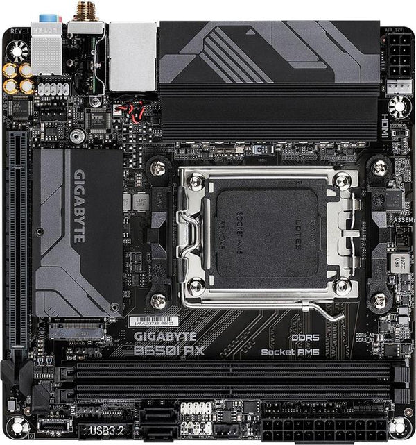 GIGABYTE B650I AX vue 4