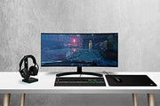 Écran incurvé noir affichant un jeu vidéo vibrant avec Corsair K55 RGB PRO XT iCUE