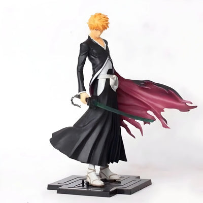Figurine Bleach Ichigo 21 cm en armure noir et blanc avec cheveux orange, épée verte