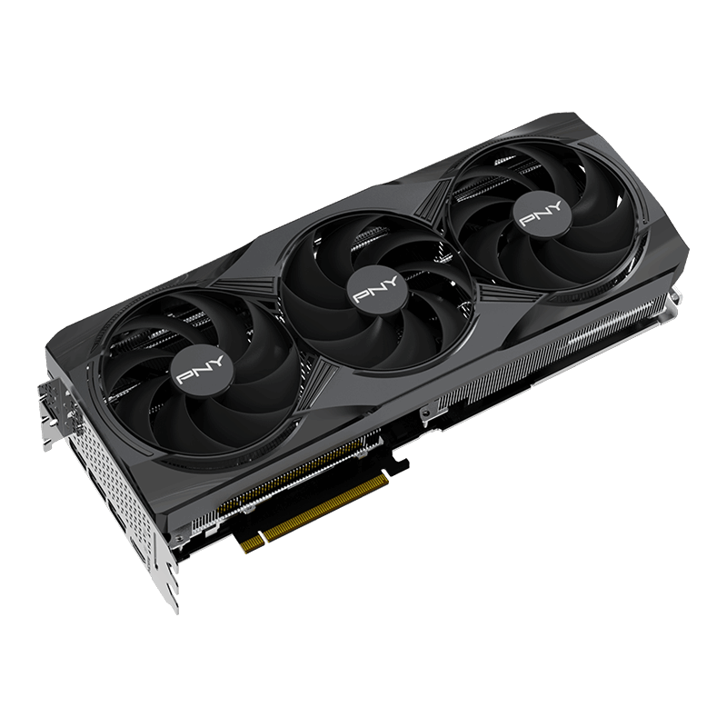Carte graphique PNY GeForce RTX 5080 Triple Fan 16 Go, vue de trois quarts, triple ventilateur noir