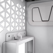 Arrière du Corsair 6500X Blanc : étagère plastique blanche avec motif triangulaire et petite poignée