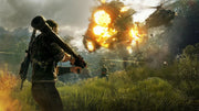 Soldat en tenue tactique sombre avec fusil, explosion et hélicoptères, Just Cause 4 Gold PS4