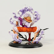 Figurine One Piece Luffy Gear V : tenue orange et blanche avec chapeau de paille
