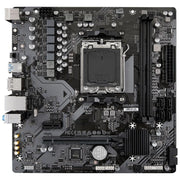 Carte mère Gigabyte A620M H Micro-ATX noire avec accents argentés et socket CPU central