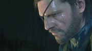 Homme barbu rustique avec cache-oeil noir, peau mouillée sous la pluie, Metal Gear Solid V: The Phantom Pain PS4