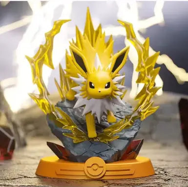 Figurine Pokémon Voltali doré 12 cm avec éclairs et base Poké Ball
