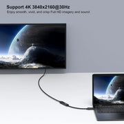 Adaptateur HDMI vers HDMI noir reliant ordinateur portable à moniteur externe en HD