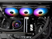 Trois ventilateurs LED ARGB arc-en-ciel circulaires Thermalright Frozen Notte 360 BLACK montés au-dessus de la carte mère