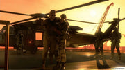 Soldat en tenue tactique noir et tan dans Metal Gear Solid V PS4