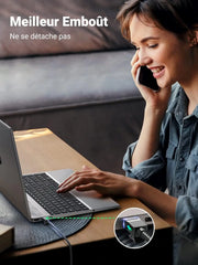 Ordinateur portable argenté avec clavier noir et design épuré UGREEN