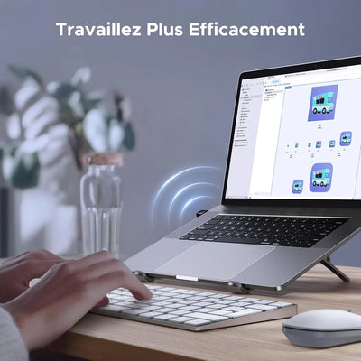 Support pour ordinateur portable argenté Clé Bluetooth Ugreen sur bureau en bois