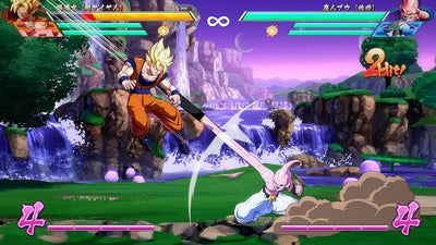 Goku blond frappe adversaire rose à l’épée dans Dragon Ball FighterZ PS4