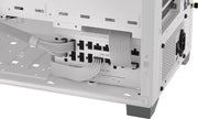 Corsair RMx Shift 1200W blanc : boîtier PC blanc avec câbles gris organisés et ports étiquetés