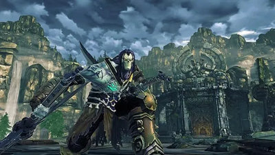 Guerrier masqué sombre en armure noire et or avec épée massive, Darksiders Xbox 360