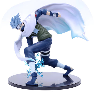 Figurine Naruto Shippûden Kakashi 02 : pose dynamique cheveux bleus cape blanche