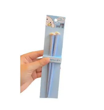 Baguettes Cinnamoroll - Accessoire Hello Kitty — dans le même univers que Peluche Hello Kitty Cosplay Ourson blanc - 20 cm