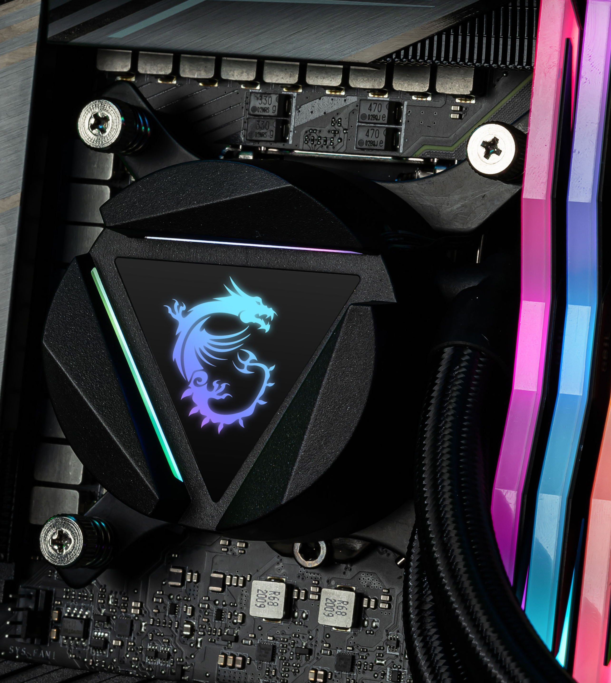 Bloc de refroidissement illuminé avec logo dragon MSI noir et éclairage RGB.
