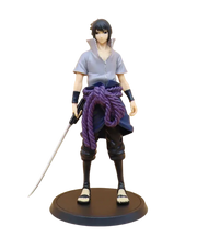 Figurine Naruto Shippûden Sasuke Uchiha 01 en chemise grise et pantalon bleu foncé