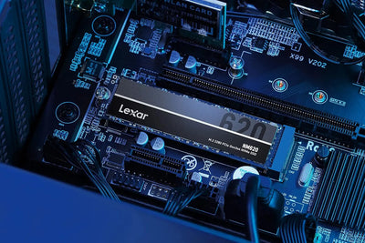 Lexar NM620 SSD M.2 2280 1To PCIe Gen4 monté sur carte mère éclairage bleu
