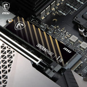 Disque SSD MSI SPATIUM M482 1 To M.2 noir et or avec dragon et rayures
