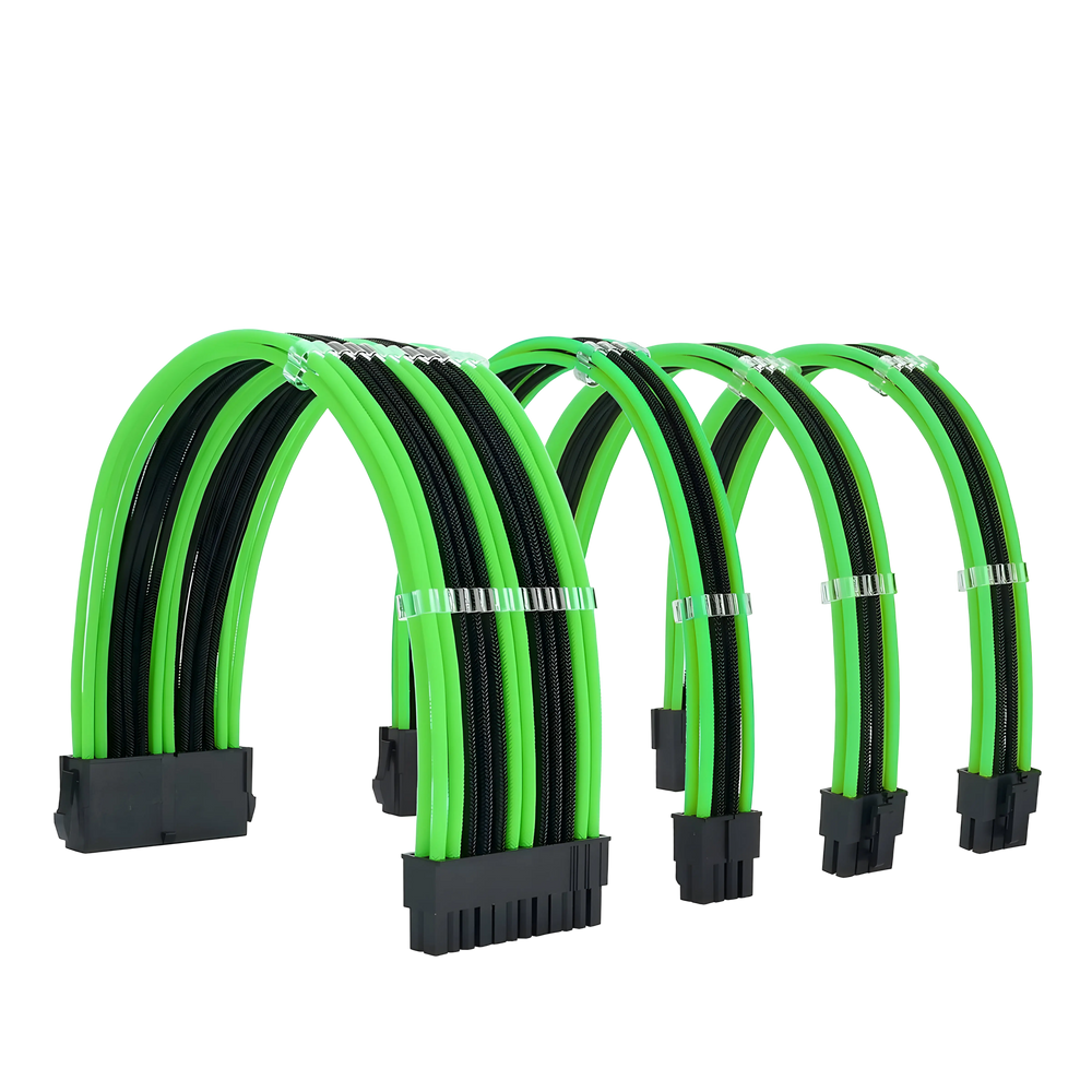 Ensemble de quatre câbles d’alimentation gainés vert vif et noir avec connecteurs renforcés.