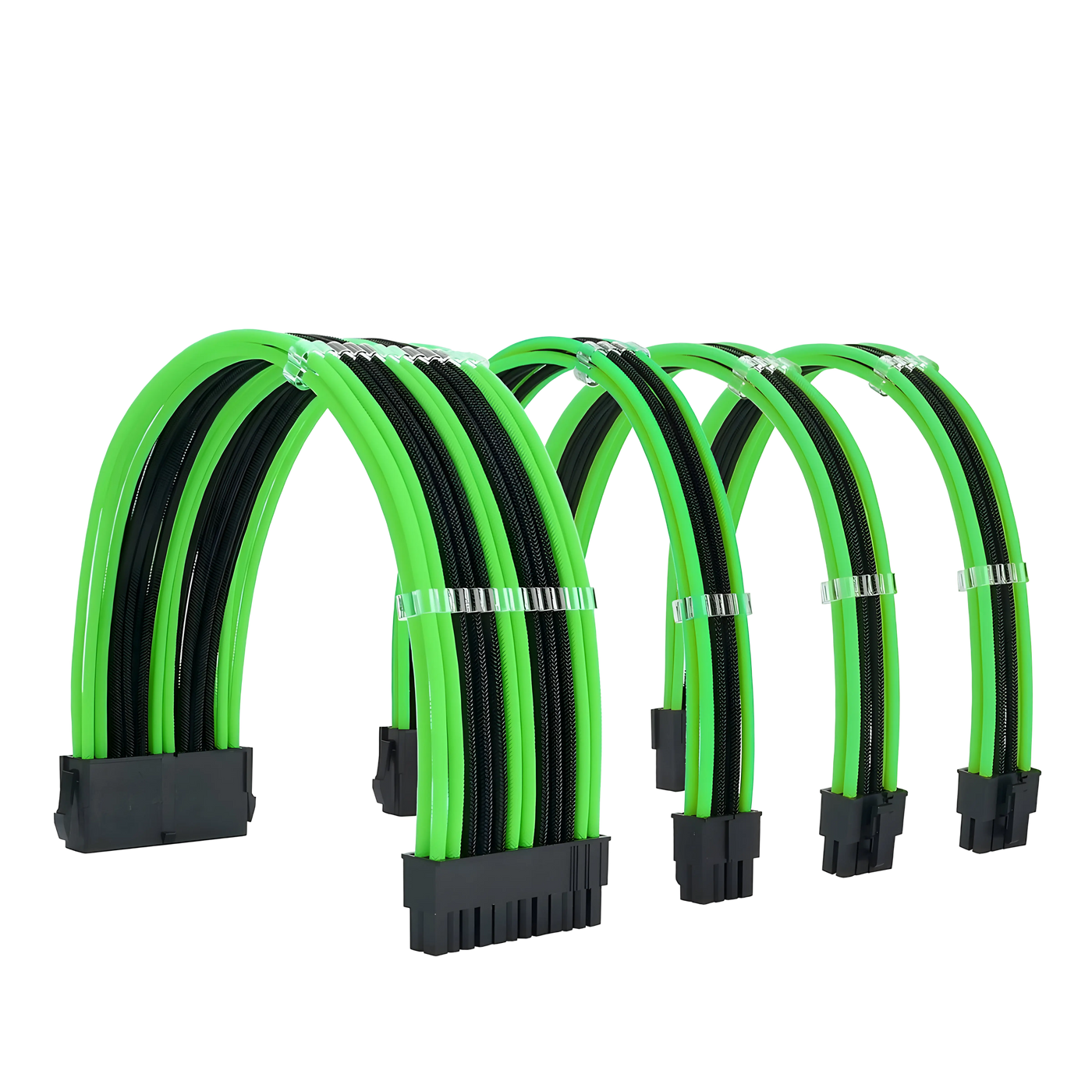 Ensemble de quatre câbles d’alimentation gainés vert vif et noir avec connecteurs renforcés.