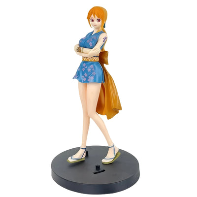 Figurine Nami pose élégante