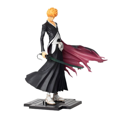 Figurine Bleach Ichigo 21 cm : Ichigo aux cheveux orange, cape bordeaux, épée verte