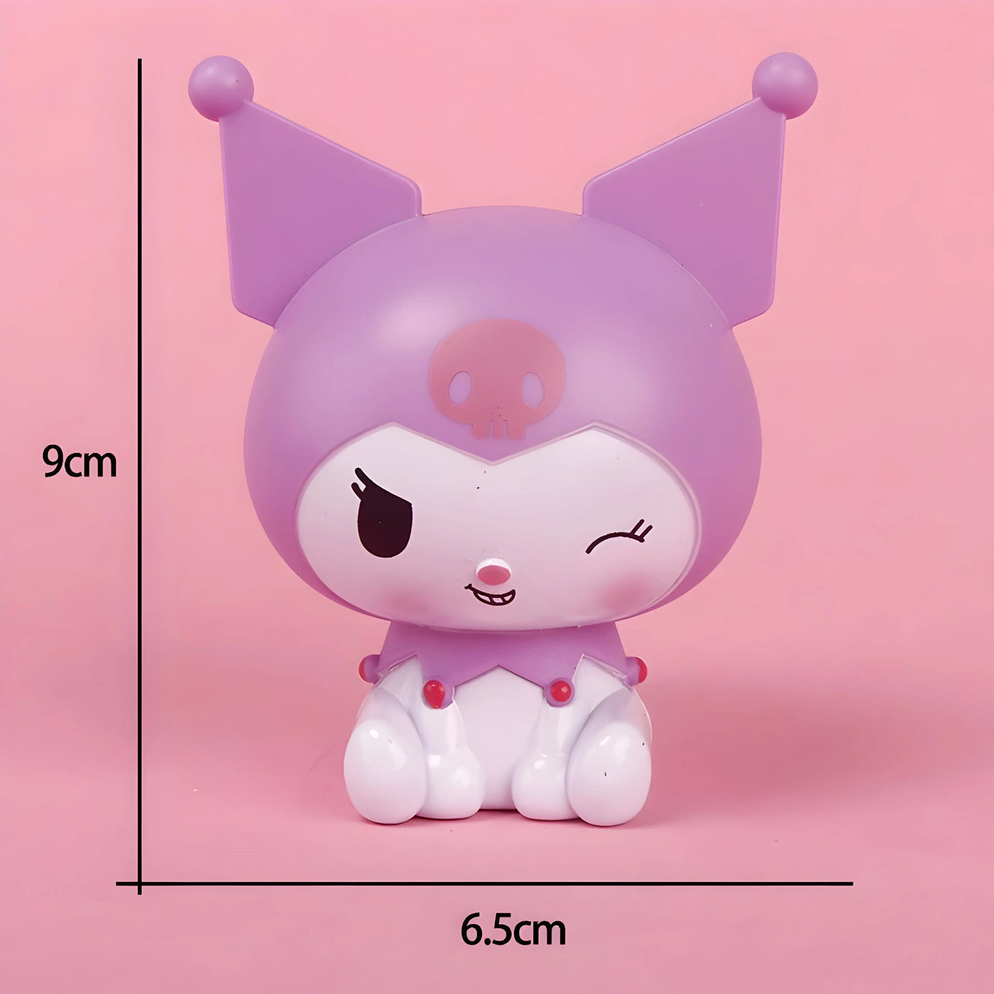Figurine Kuromi Hello Kitty en tenue violette, sourire malicieux