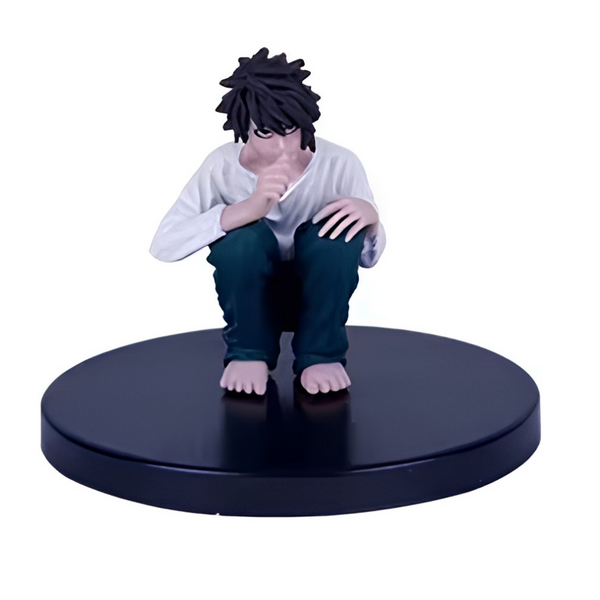 Figurine Death Note L Lawliet assis sur socle noir