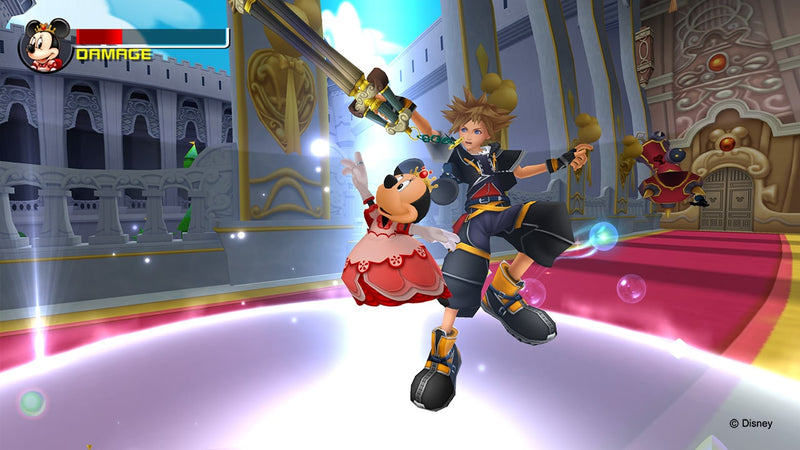 Sora en plein combat aux côtés de Minnie dans Kingdom Hearts II Final Mix en haute définition