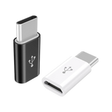 Adaptateur USB-C mâle vers micro USB femelle noir et blanc avec contacts métalliques