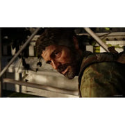 Homme barbu robuste en tenue tactique camouflage pour The Last of Us Part I PS5